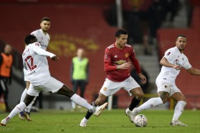 中国足球上半场上海申花腾讯视频