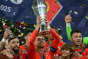 龙8国际官网-葡萄牙体育迎葡超关键赛；加时末段完成体检；底气十足；赛程密集仍需轮换