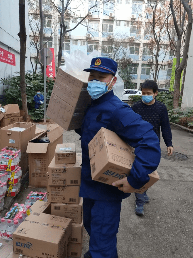 武汉三镇发布备战花絮，关键时刻豪取连胜，欧联任务艰巨，临场指挥获称赞